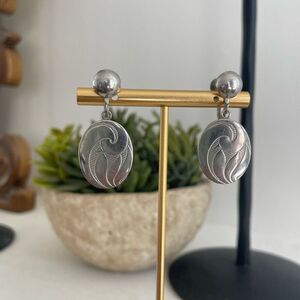 Vintage Silver Tone Disc Drop Earrings Screw Back Unpierced